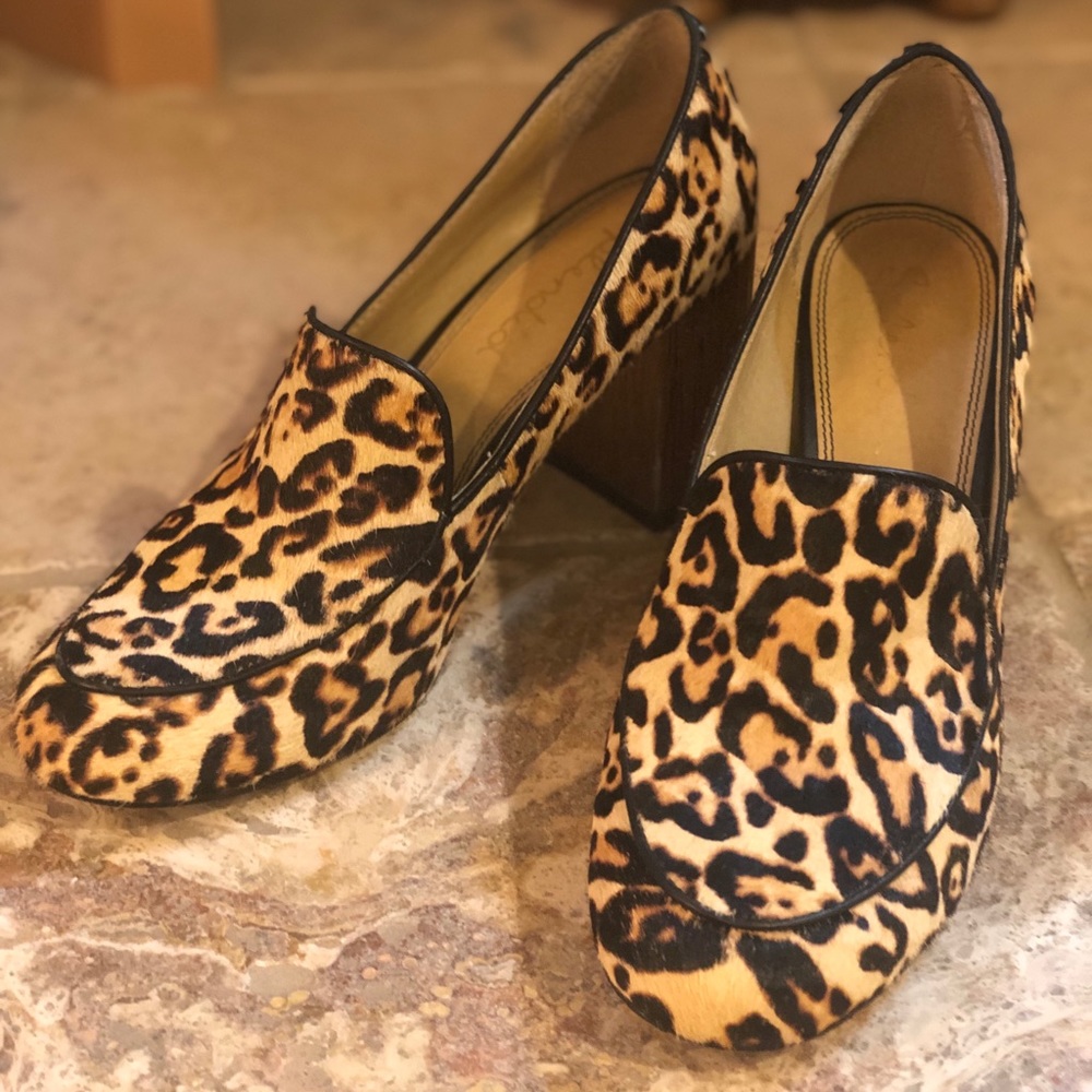 Spendid calf hair loafer in leopard. Size 7
